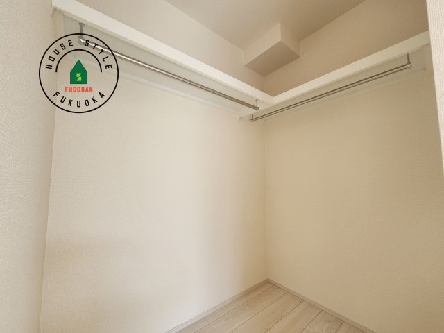 太宰府市青山3丁目第1-2（2号棟）の収納|洋服や大きな荷物が多い方や人数の多いご家族などは、一般的なクローゼットよりもウォークインクローゼットのほうが使い勝手が良いです。