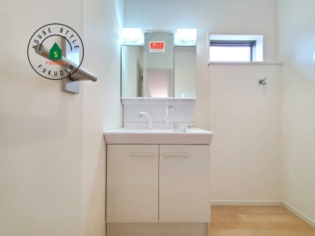 糟屋郡新宮町緑ヶ浜２丁目第1-2棟（2号棟）の内観：施工例|洗面所は小さなプライベートスペース。歯磨き、洗顔と毎日施す個人空間。