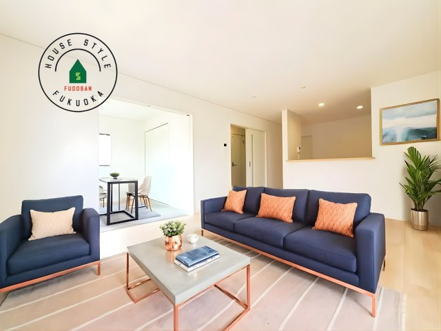 糟屋郡新宮町緑ヶ浜２丁目第1-2棟（2号棟）の内観：施工例|明るく開放的なリビングダイニングは豊かな陽光が注ぎ込み、やすらぎの空間を演出してくれます。ご家族で楽しいひとときをお過ごし下さい。※家具はCGを合成したものです。