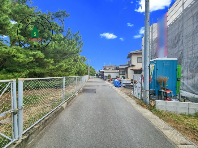 糟屋郡新宮町緑ヶ浜２丁目第1-2棟（2号棟）の前面道路含む現地写真|前面道路です。
