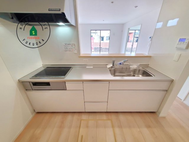 糟屋郡新宮町緑ヶ浜２丁目第1-2棟（2号棟）の内観：施工例|忙しい朝でも家族揃って食事をしたいゆとりあるダイニングスペース。