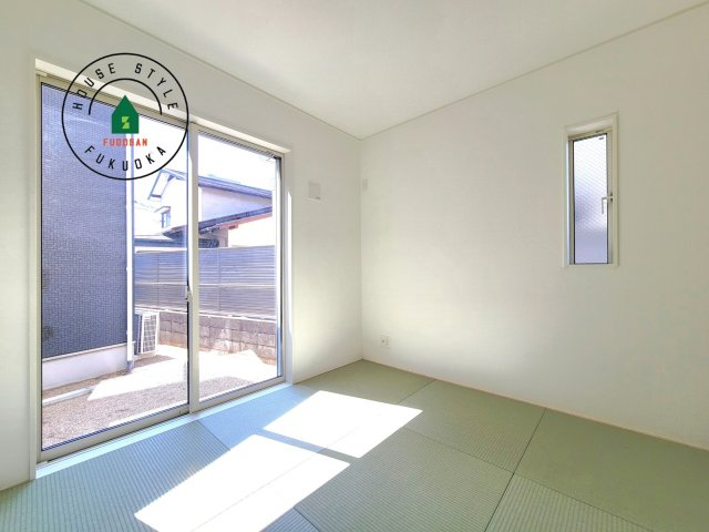 糟屋郡新宮町緑ヶ浜２丁目第1-2棟（2号棟）の内観：施工例|和室を上手に活用すると暮らし方の幅が広がります。例えば普段は開け放して、子供の小さいうちはお昼寝や遊びのスペースに。畳はソフトなので転んでもケガをしにくく安心です