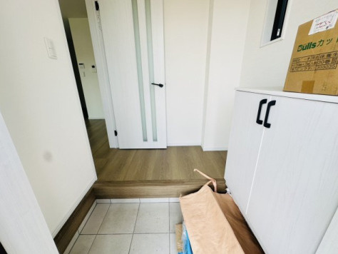 土浦市中　新築戸建の玄関