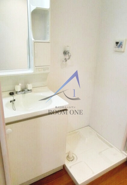 フクイヤビルの洗面所|独立洗面台です。