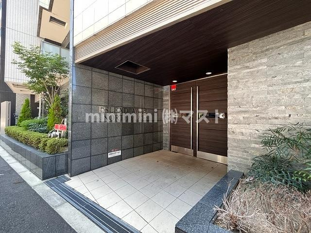 大阪市西区江之子島１丁目の賃貸マンションのエントランス