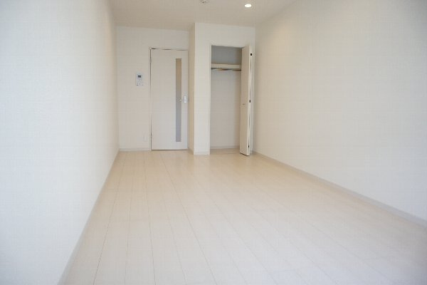 【居間・リビング】 | リブリ・リブラ | こちらの居間で趣味の時間をお楽しみください