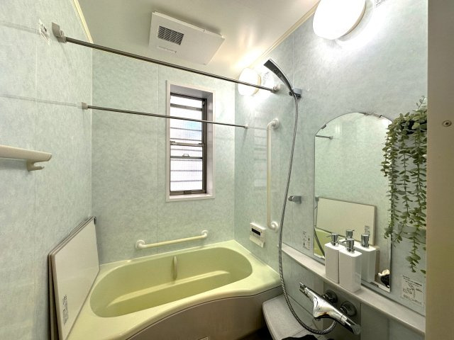 旭化成ホームズ施工　鉄骨造　北区豊島3丁目　リフォーム戸建の浴室|家族みんなの疲れをやさしく包み込む、広々とした癒しのバスルーム。ゆったりとくつろげる空間で、日々のストレスもすっと解きほぐされる、心身ともにリラックスできるひとときをお届けします。