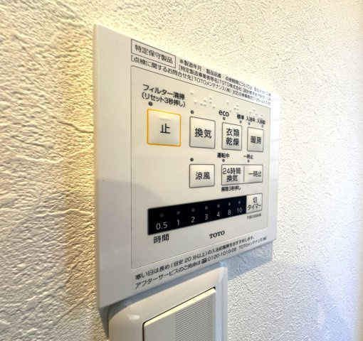 旭化成ホームズ施工　鉄骨造　北区豊島3丁目　リフォーム戸建の冷暖房・空調設備|雨の日や花粉の季節も、浴室が頼れる乾燥スペースに早変わり。さらに暖房機能付きで、冬場のヒートショック対策にも配慮。清潔さと快適さを両立する、うれしい設備です。