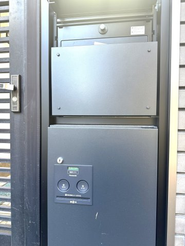 旭化成ホームズ施工　鉄骨造　北区豊島3丁目　リフォーム戸建の設備|不在時でも荷物の受け取りができる宅配ボックス付きで、毎日がもっと便利に。