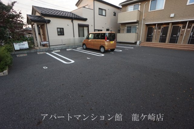アムール岡崎Aの駐車場