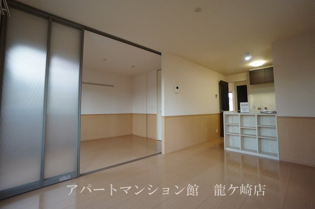 アムール岡崎Aの居間・リビング