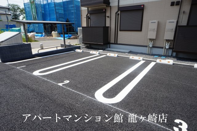 casa serenaの駐車場