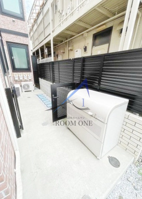 アーバンプレイス高田馬場αのその他共用部分|敷地内ゴミ置き場です。