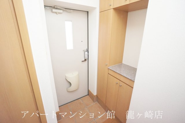 グリシーヌ・パレⅡC棟の玄関