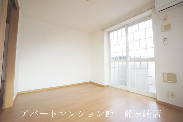 グリシーヌ・パレⅡC棟の居間・リビング|※写真は全て104号室(反転)