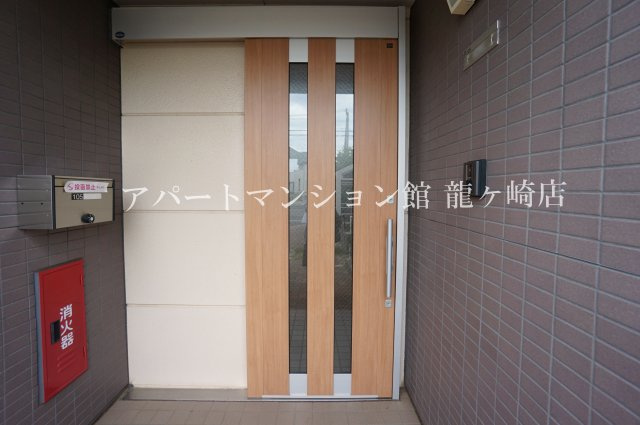 レジデンスヒルズノースコートの玄関