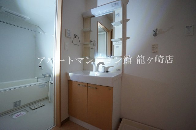 レジデンスヒルズノースコートの独立洗面台