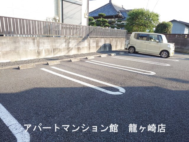 サニーヒルズコートの駐車場