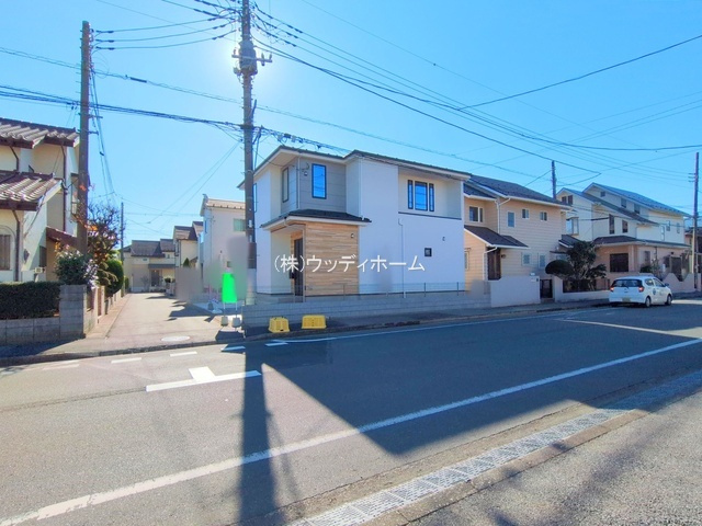 越谷市千間台西25期　新築一戸建ての前面道路含む現地写真