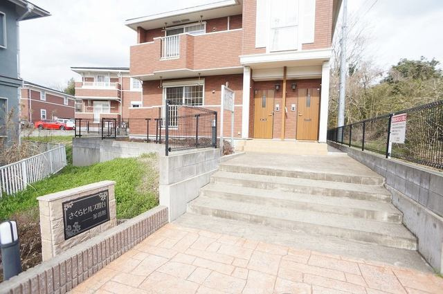 さくらヒルズ霞台参番館のエントランス