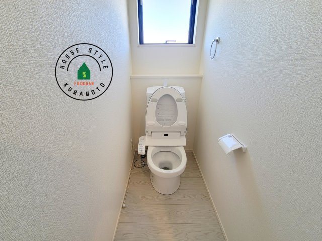 熊本市中央区帯山5丁目第1₋2棟(1号棟)の内観：施工例|温水洗浄便座を完備しております。2ヶ所にトイレがあるのは朝の慌ただしい時間も安心です。