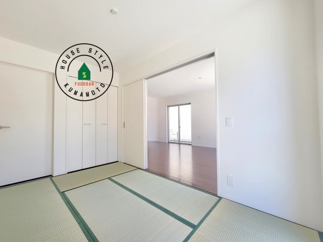 熊本市中央区帯山5丁目第1₋2棟(1号棟)の内観：施工例|和室を上手に活用すると暮らし方の幅が広がります。例えば普段は開け放して、子供の小さいうちはお昼寝や遊びのスペースに。畳はソフトなので転んでもケガをしにくく安心です。