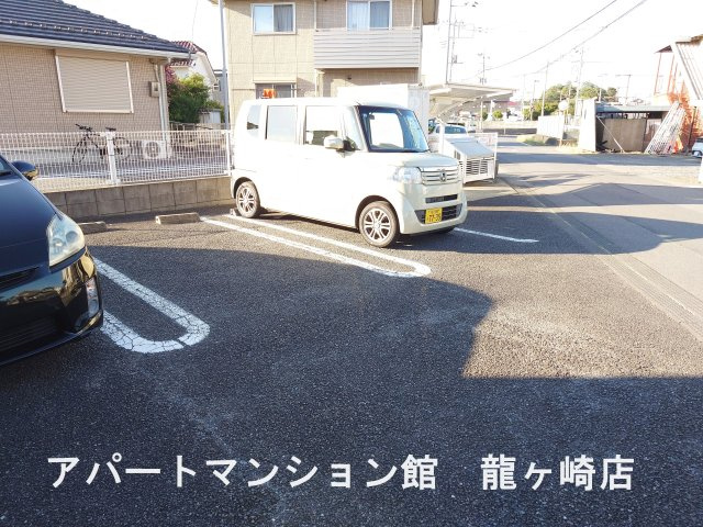 ヴィラフォレストCの駐車場