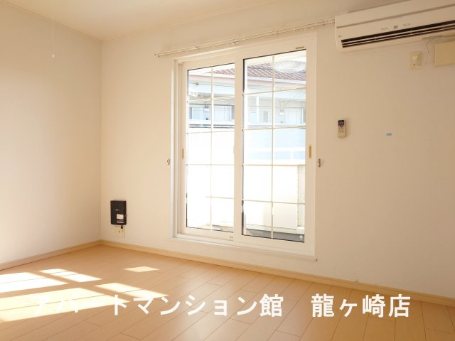 ヴィラフォレストCの居間・リビング|※写真は全て同タイプ(反転)別部屋を使用