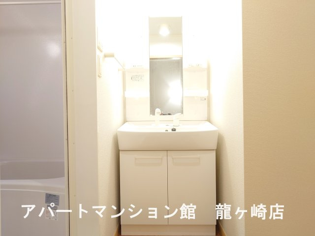 ヴィラフォレストCの独立洗面台