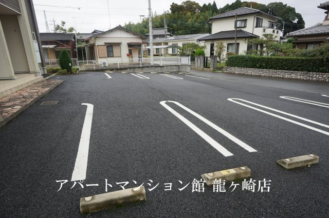 サクラの駐車場