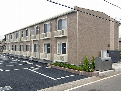 レオパレスwisteriaの駐車場