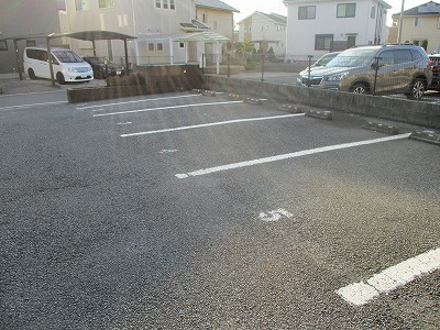 レオパレスフロンティアの駐車場|画像10