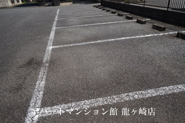 セジュール久津見の駐車場