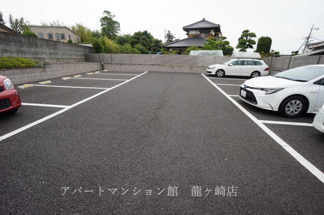 クレイノブロッケンの駐車場