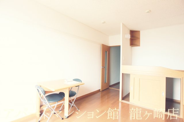 レオパレス山久の寝室