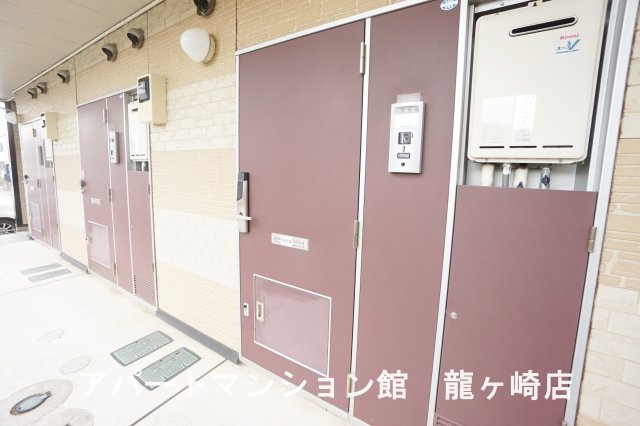 レオパレス霞南のエントランス