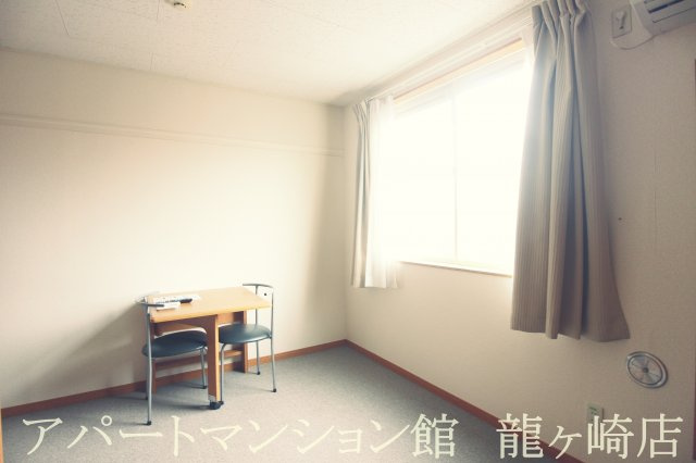 レオパレスエスポワールUの居間・リビング