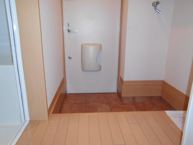 フェリーチェ生麦イーストの玄関|※現況優先