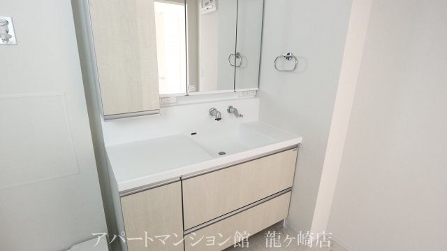 ポルトボヌールの独立洗面台