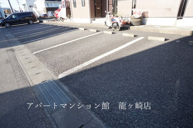 クレア・ポルトBの駐車場