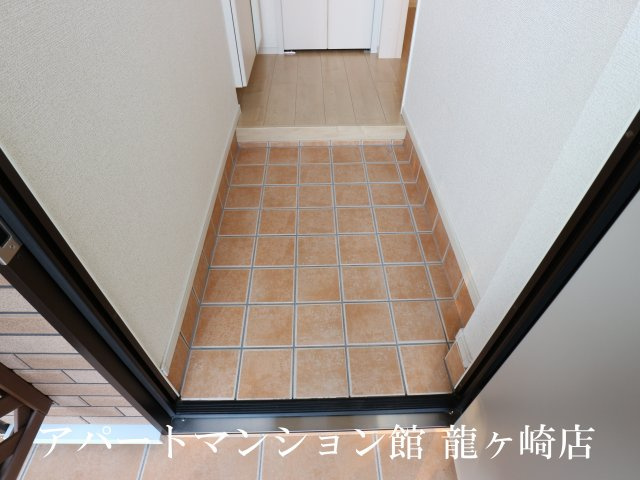 ヴィラ・エレガントαの玄関