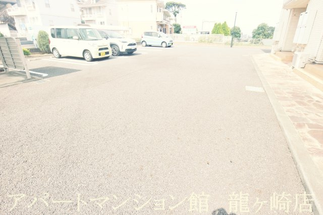 ヒラルス　コルリスの駐車場