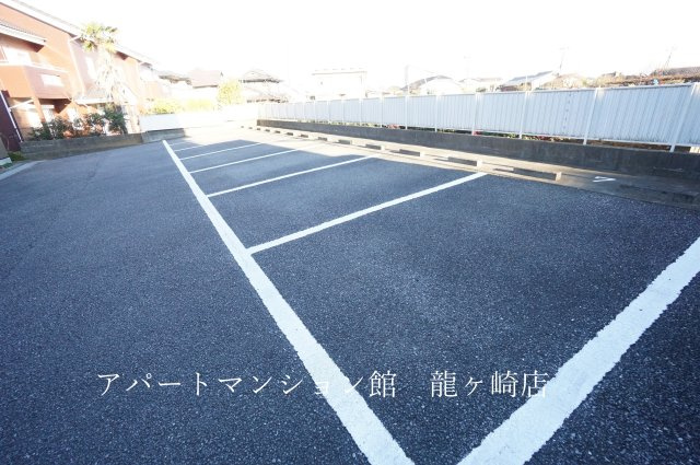アミスターの駐車場