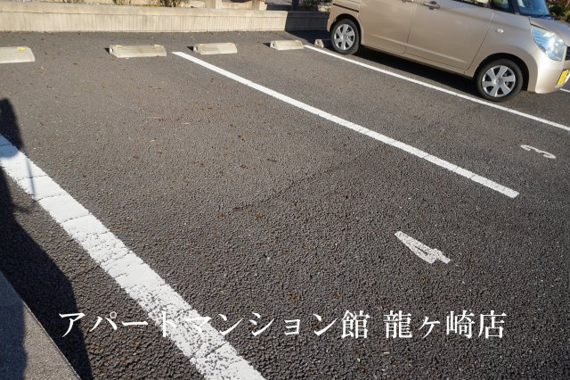 EAST ROCK2（イーストロック）の駐車場