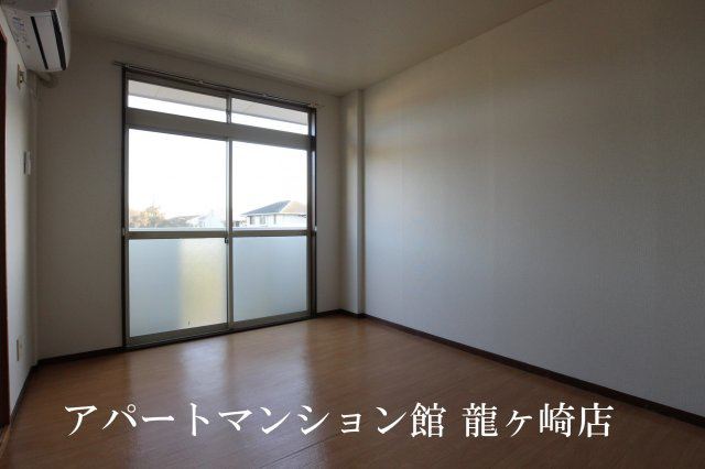 エルディム西Ａの洋室