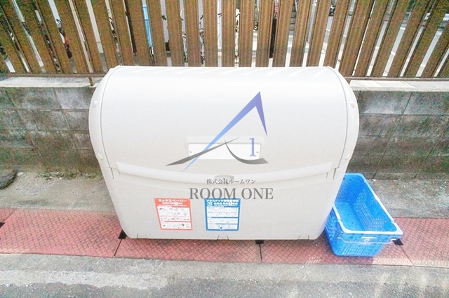 リブリ・KOU 登戸のその他共用部分|敷地内ゴミ置き場です。