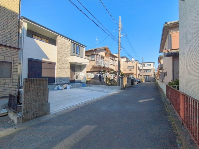 越谷市大林12期　新築一戸建ての前面道路含む現地写真