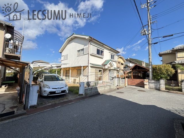 姫路市別所町小林/中古戸建の前面道路含む現地写真