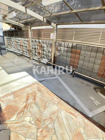 ラ・ミモーサの駐車場