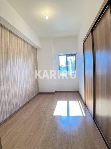 ラ・ミモーサの洋室